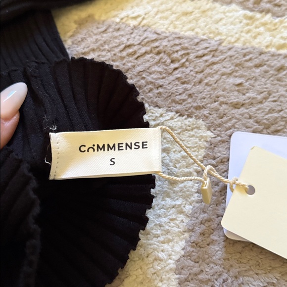 Commense Black Ribbed Knit Top - Picture 2 of 3